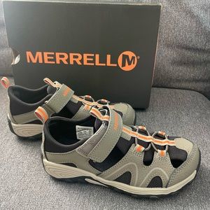 NWOT Merrell Water hiking shoe size 13 boys